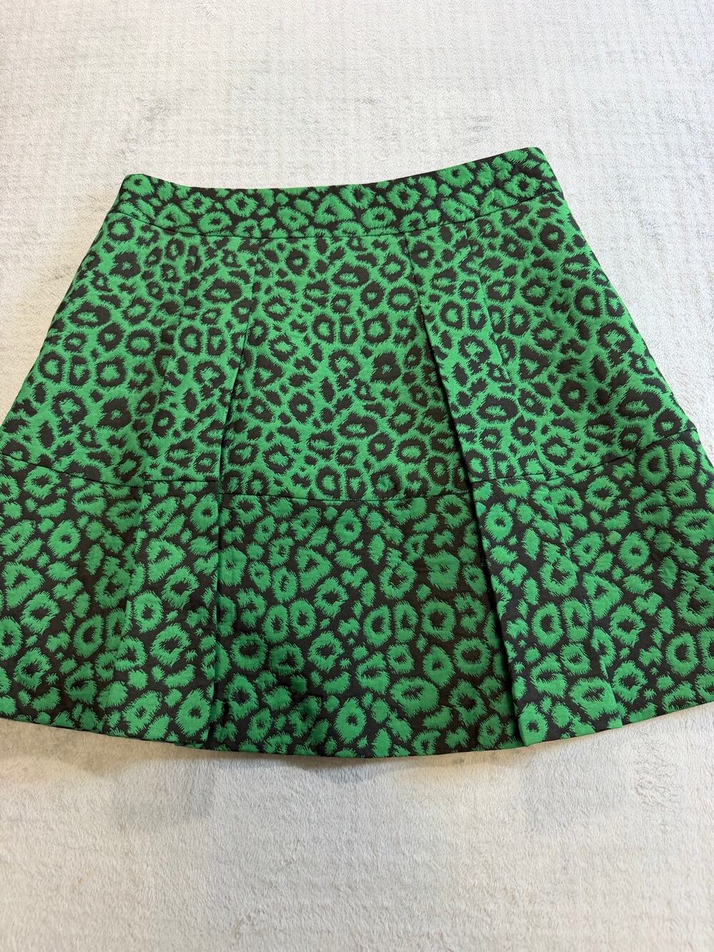 Banana Republic Size 6 Green Black Leopard Print Pleated Mini Skirt